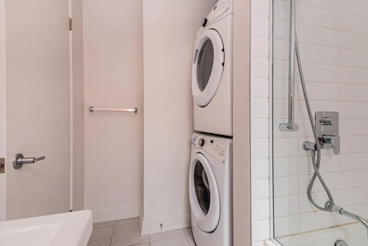 Cool And Clean Flat By Atwater Market By Den Stays Montréal Appartement